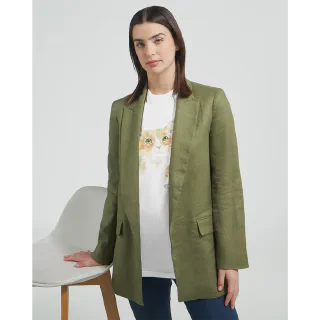 Women’s crewneck T-shirt with a watercolor floral cat design